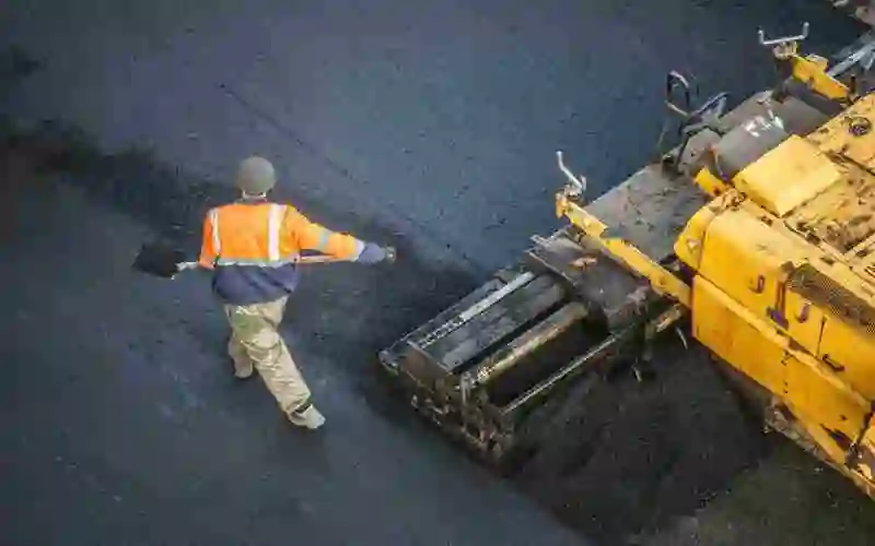 Asphaltverteiler – zum Straßenbau